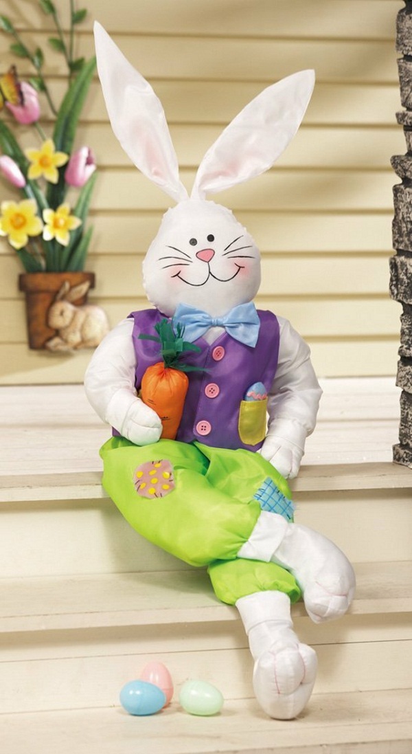 outdoor-easter-decorating-ideas-house-entrance-stairs-funny-inflatable
