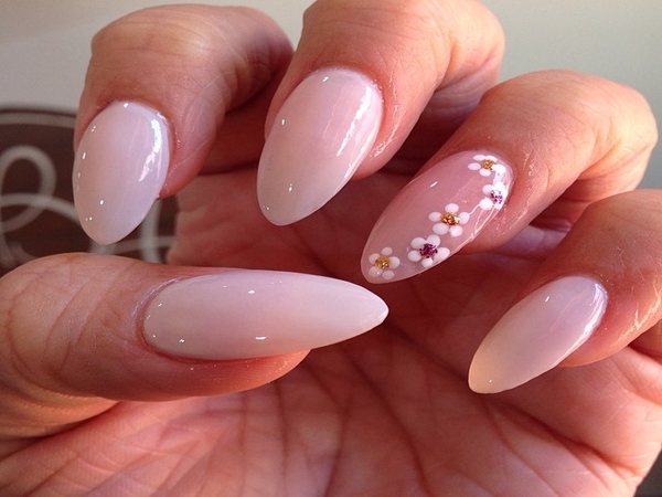 trendy-nude-nails.