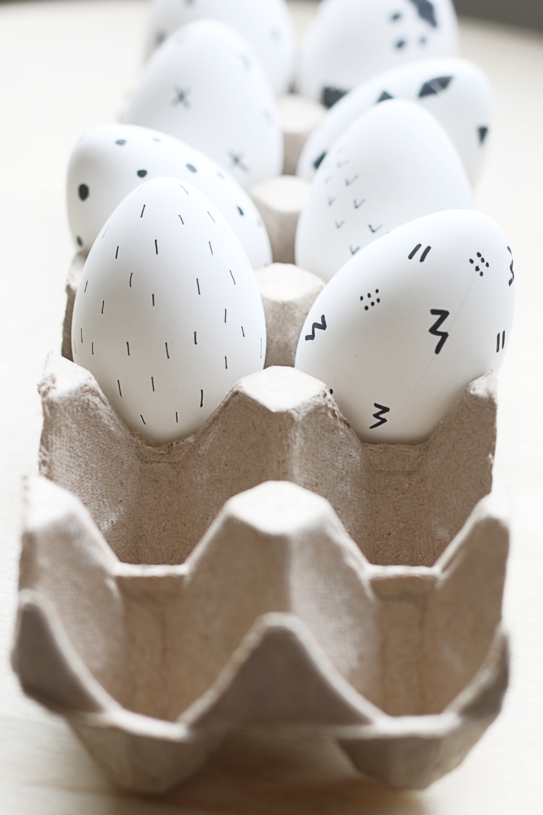 Black-and-White-Scandinavian-Inspired-Easter-Egg.