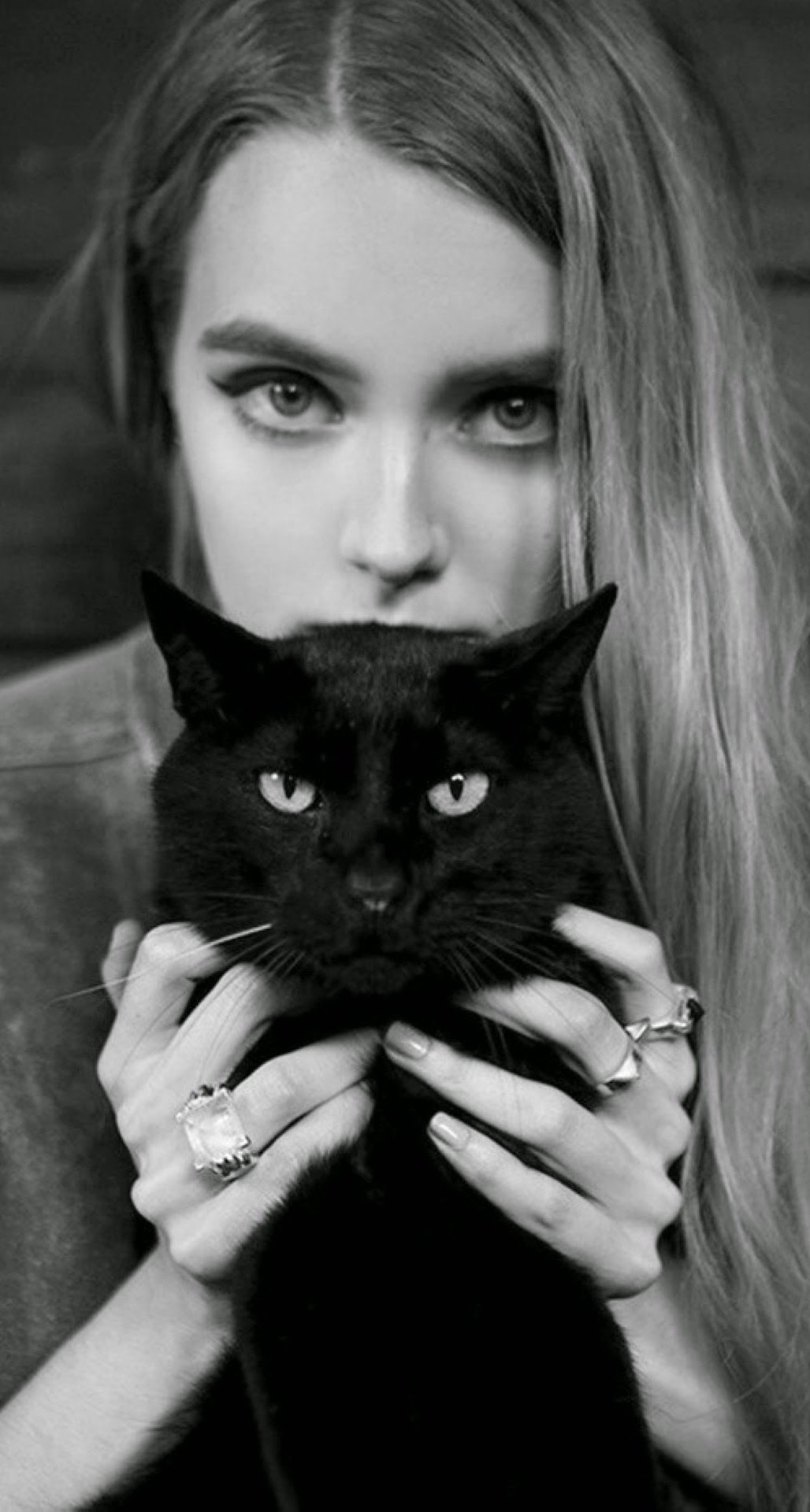 Blonde-Girl-With-Black-Cat-iPhone-6-Plus-HD-Wallpaper.