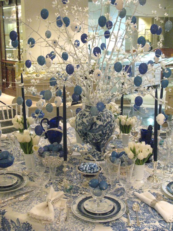 Brilliant-Dining-Table-Decor-with-Blue-Easter-table-themed-an-Floral-Tablecloth-and-Ceramic-Floral-Vase-with-So-Many-Accesories.