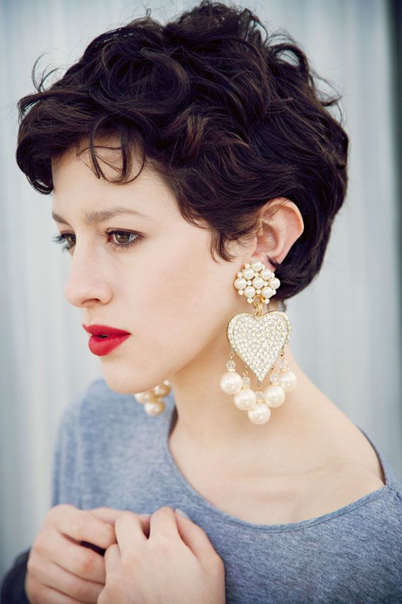 Curly-Pixie-Hairstyle-for-Women-1.