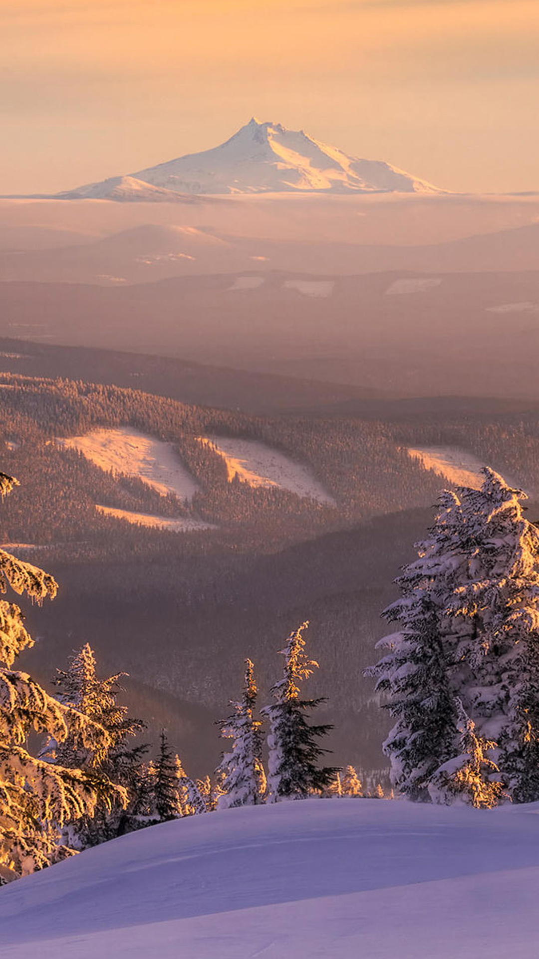 Distant-Mountain-Winter-Ski-Slope-iPhone-6-Plus-HD-Wallpaper