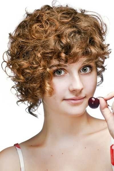Naturally-Curly-Pixie-Cut-Short-Hairstyle.