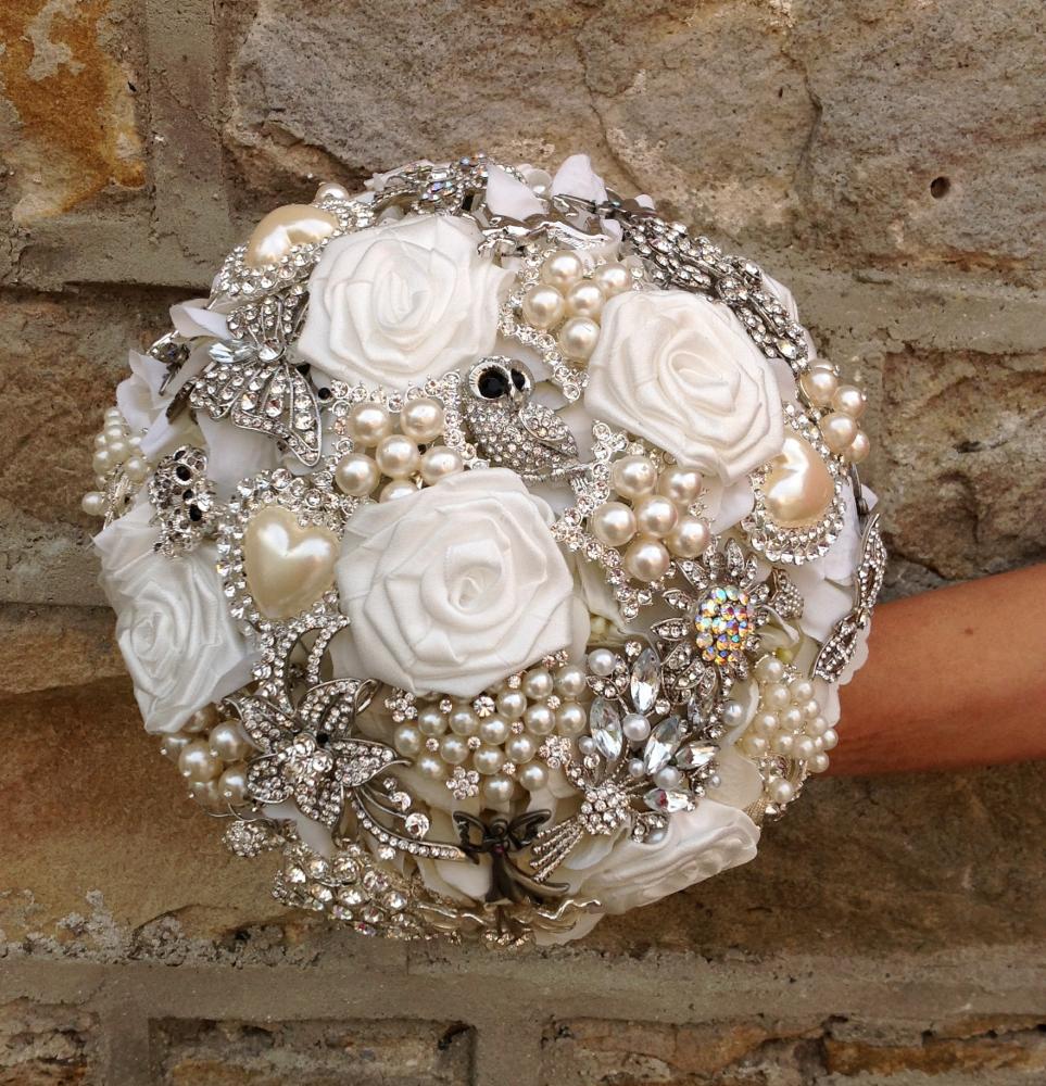  wedding bouquets with brooches