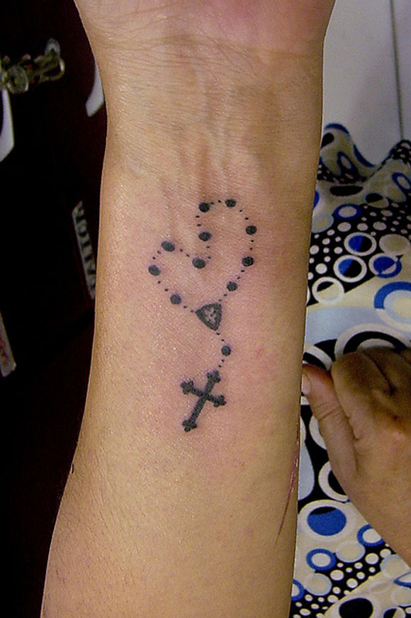 beautiful-rosary-cross-wrist-tattoo_