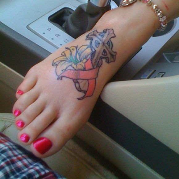 color-ribbon-and-cross-with-flowers-feet-tattoo