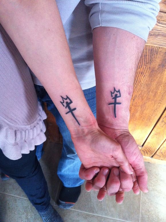 couple-wrists-cross-and-crown-tattoos_