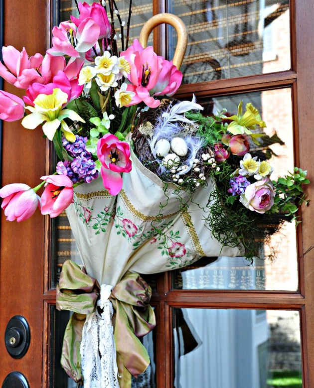 easter-decoration-ideas-eggs-flowers-umbrella-door-decoration.