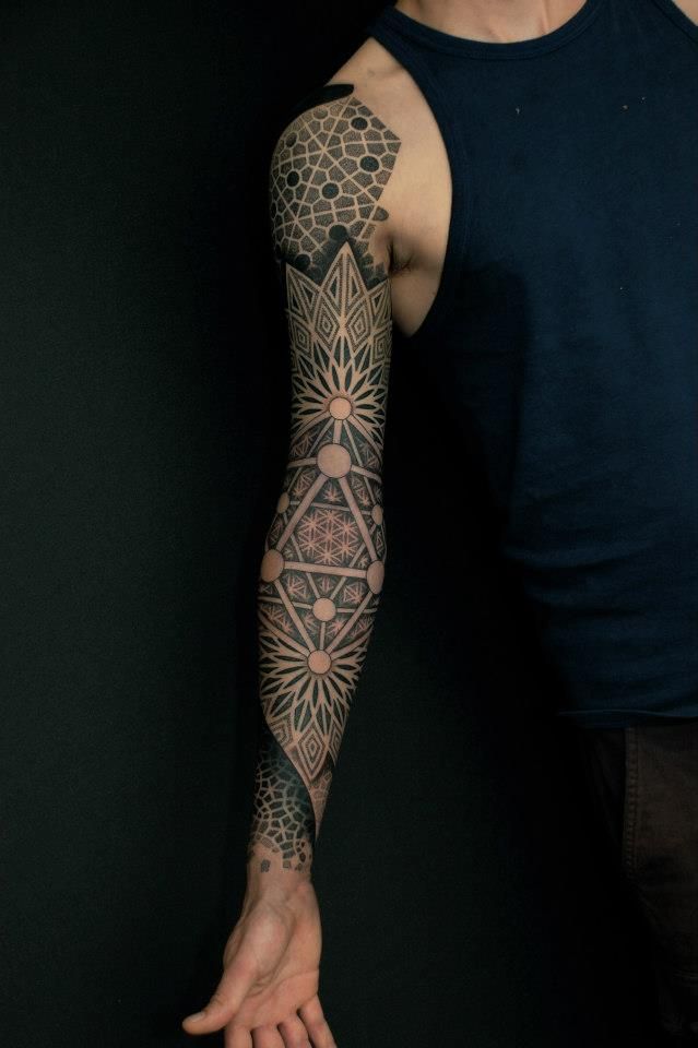 geometrical-sleeve-tattoo-tatouaz-maniki-geometrika-sximata.