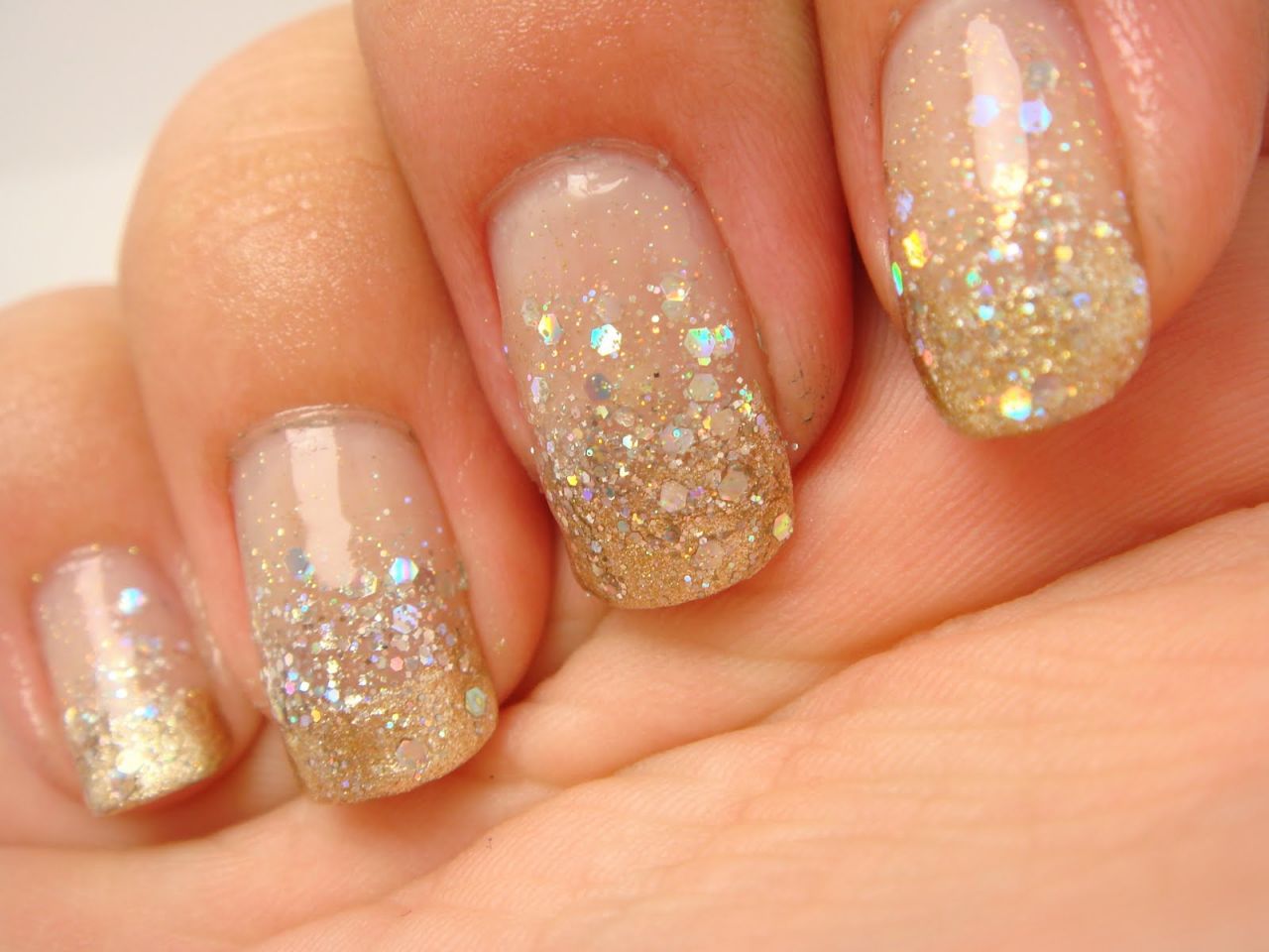 gold-glitter-nail-designs-