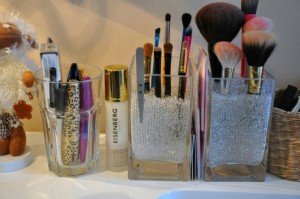 19 NEAT WAYS TO ORGANIZE YOUR MAKEUP AND HAIR BEAUTY PRODUCTS…..