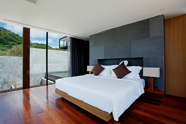 modern-bedroom-white-design-and-wooden-floor.