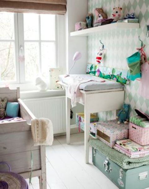 practicl-and-stylish-tiny-nursery-decor-ideas-23.