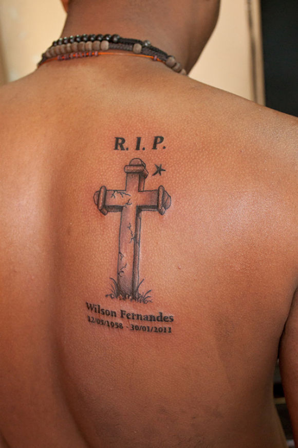 rip-cross-dad-tattoo-on-back-shoulder_