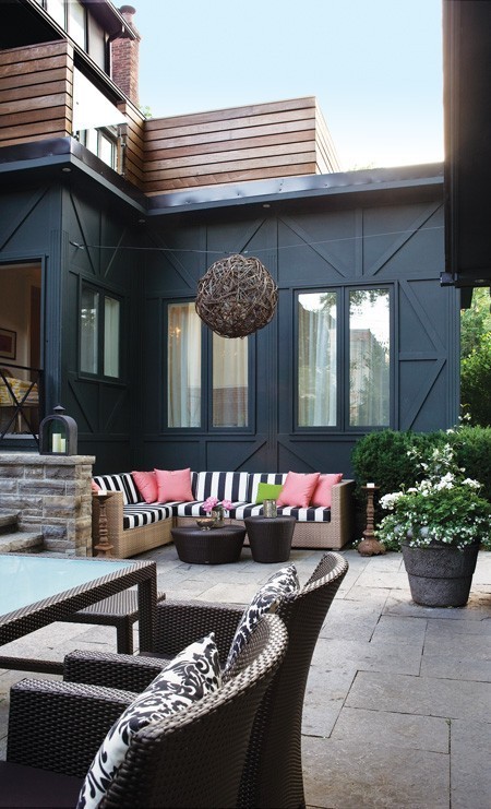 Black And White Outdoor Space Ideas 17