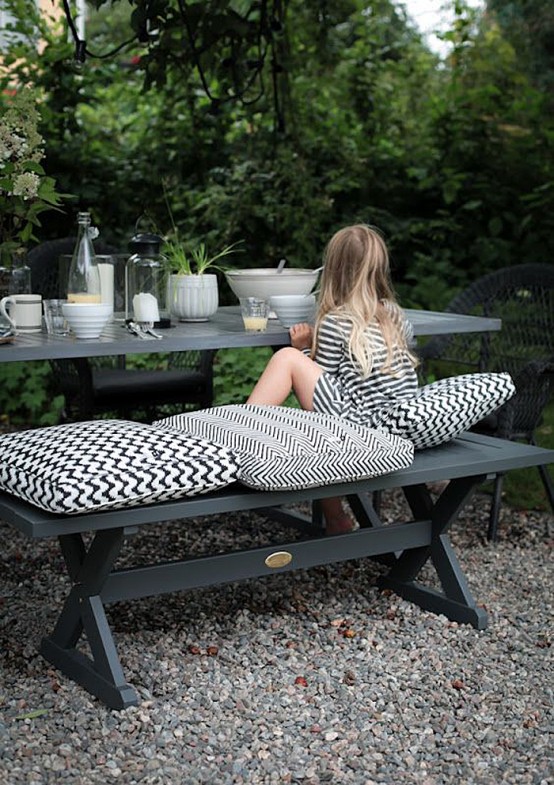Black And White Outdoor Space Ideas 6