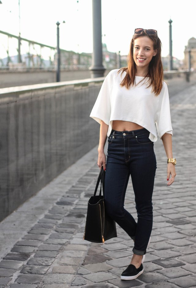 Casual-Outfit-Idea-with-High-Waisted-Pants.