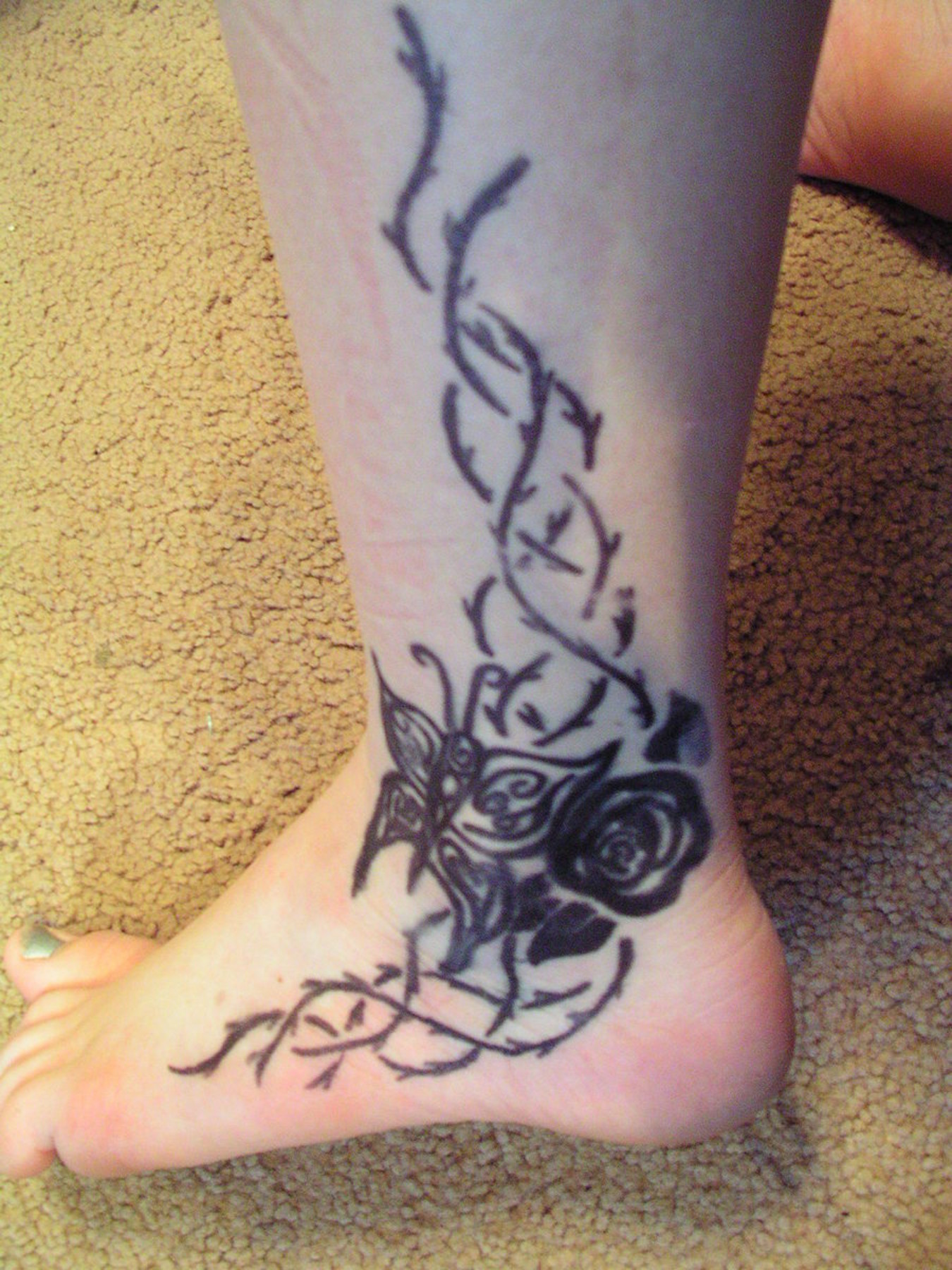 Flower-Tattoo-On-Ankle.