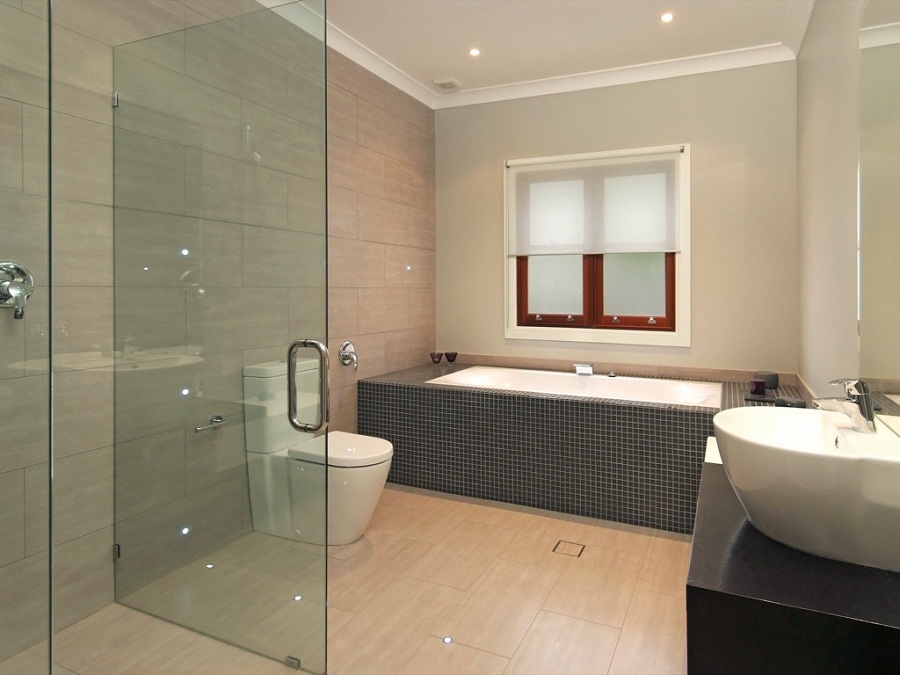 Inspiration-minimalist-bathroom-design-with-sliding-glass-doors.