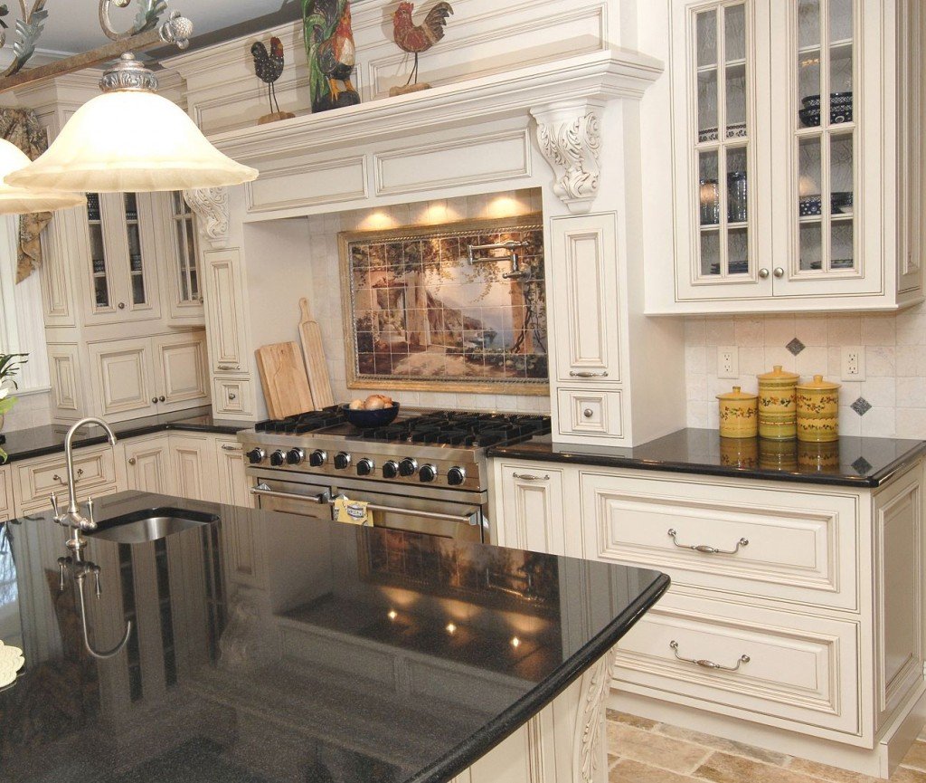 25 TRADITIONAL KITCHEN DESIGNS FOR A ROYAL LOOK .... - Godfather Style