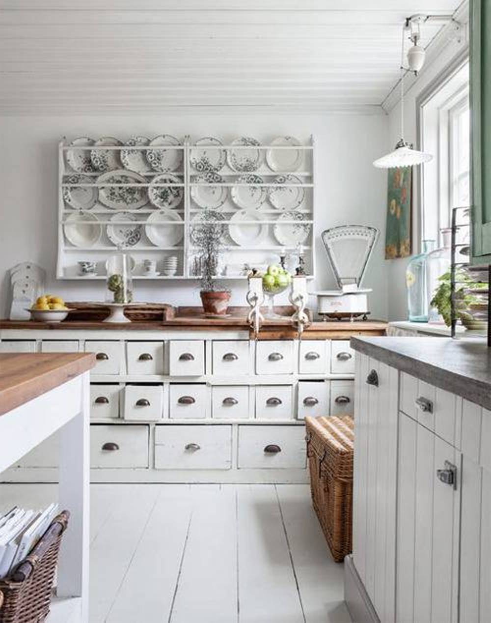 adorable-white-colour-scheme-for-shabby-chic-kitchen-ideas.