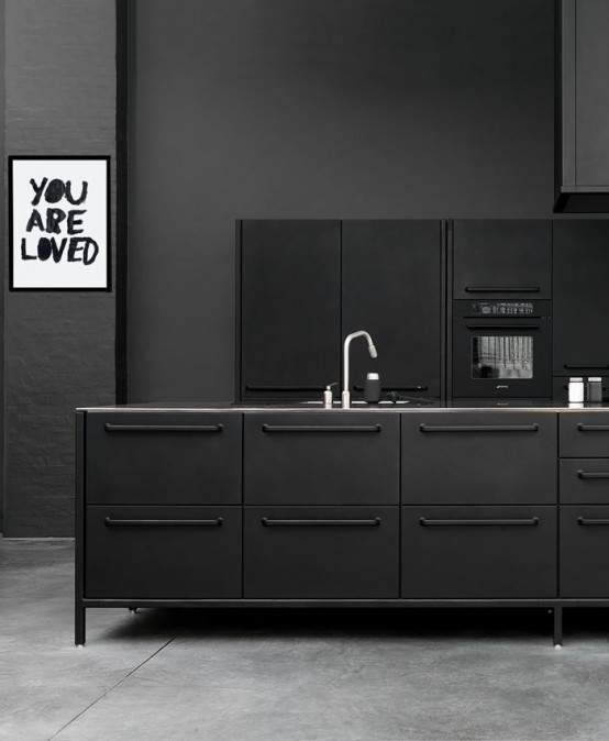 striking-black-kitchens-to-make-a-statement-0