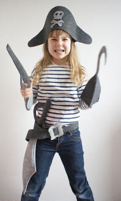 a-diy-felt-pirate-costume-for-kids.