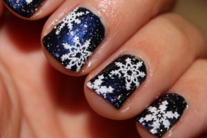 23 STUNNING CHRISTMAS NAIL ART DESIGNS…..