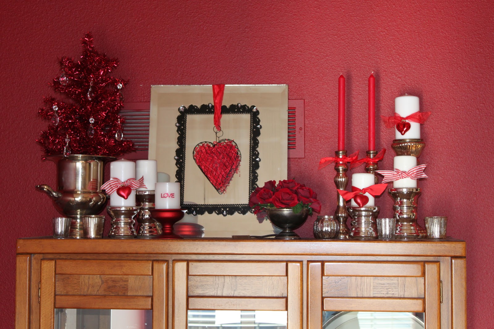 lovely-valentine-top-sideboard-decoration-with-red-and-white-candle-decor-also-roses-in-vase-ideas-for-valentine-day-ideas