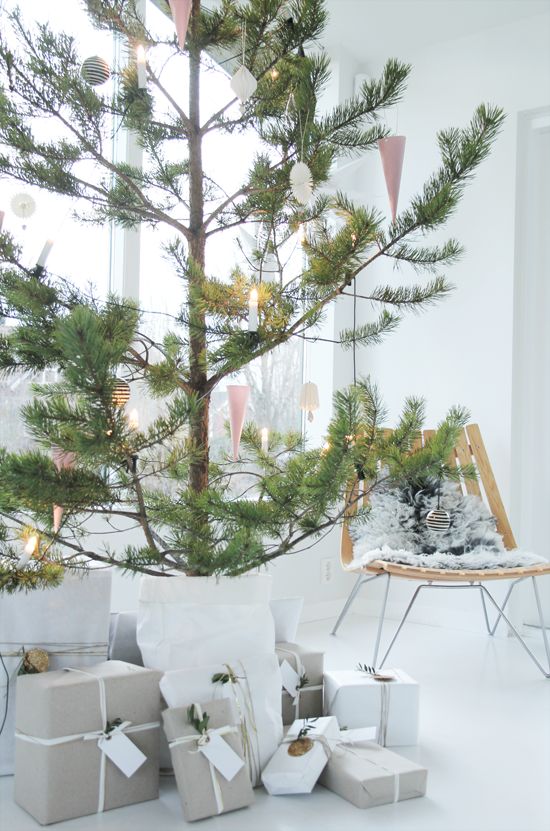 minimalist-and-modern-christmas-tree-decor-ideas-18