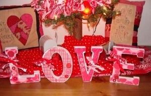 26 ROMANTIC RED VALENTINE DECORATIONS….