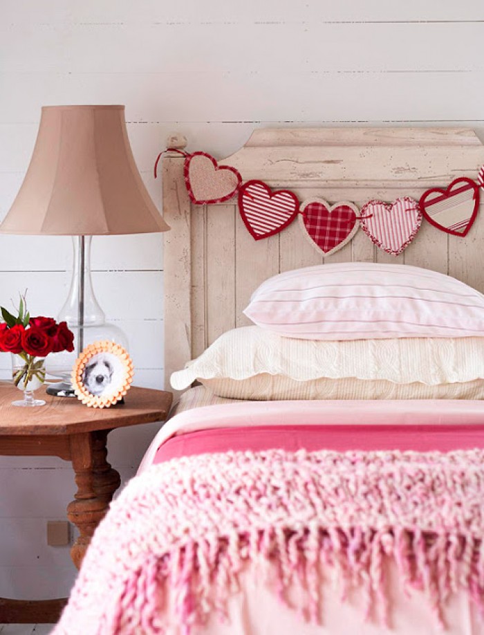 valentines-day-special-decoration-heart-bunting-shabby-chic-room-ideas-holiday-heart-pink-room-girly-fun-stylish-decor-combination-2