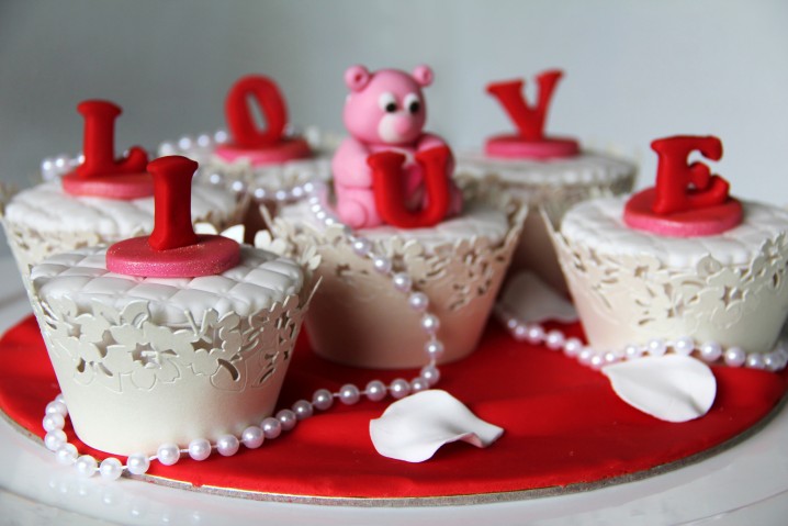 vintage-valentine-cupcake
