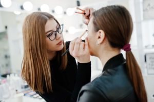 How to Become a Makeup Artist