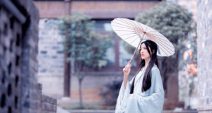 Hanfu Makes a Comeback in Modern Fashion